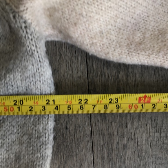 Old Navy comfy cardigan/ sweater.. light gray & soft tan sleeves - Picture 5 of 6